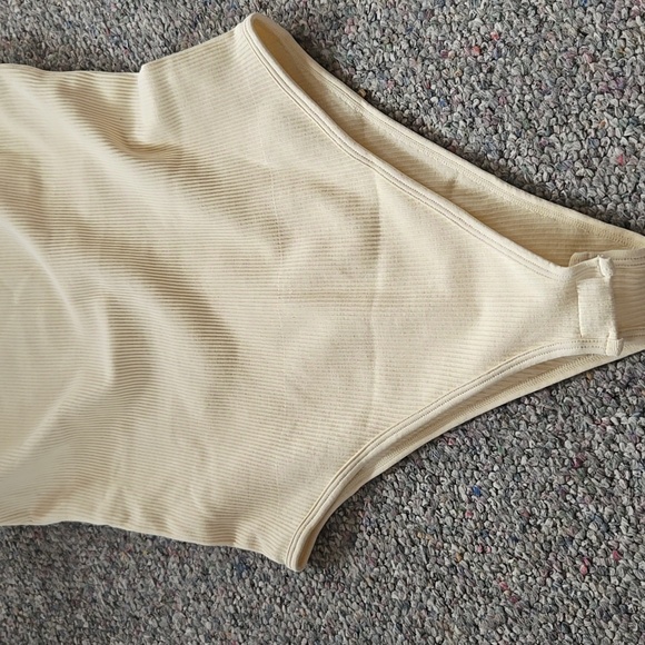 NWOT Square Neck Sleeveless Ribbed Seamless Stretch Fitted Bodysuit Cream Sz XL - Picture 3 of 9
